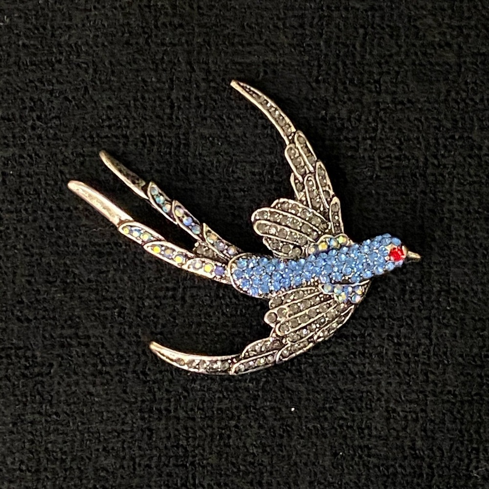 Bird in flight pin. Faux silver.